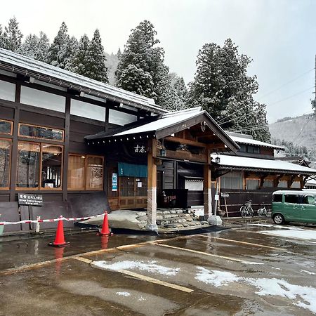 Отель Minsyuku Koshiyama Сиракава Экстерьер фото
